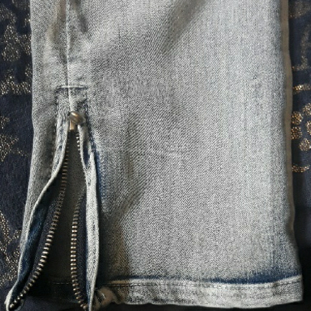 Casual Light Blue Jeans - Picture 5 of 5